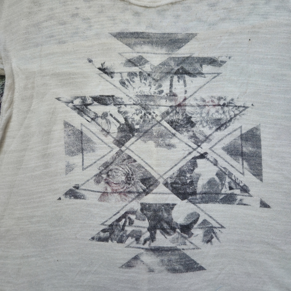 Aeropostale Women's White Graphic Long Sleeve Blouse XS Crochet Accent. Y2K - Picture 2 of 8